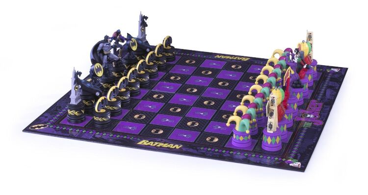 Шахматы Бэтмен The Batman Chess Set (The Dark Knight vs The Joker) 