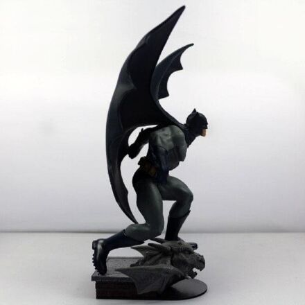 Статуетка - DC Comics Universe Direct Online Batman Figure