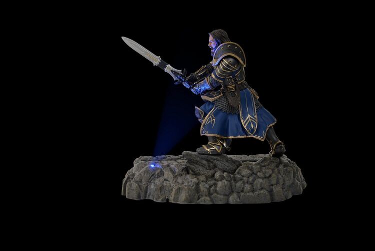 Зарядная станция статуэтка Warcraft Lothar Statue Phone Charging Dock 