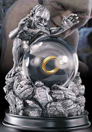 Статуетка Lord of the Rings Gollum My Precious Globe Sculpture
