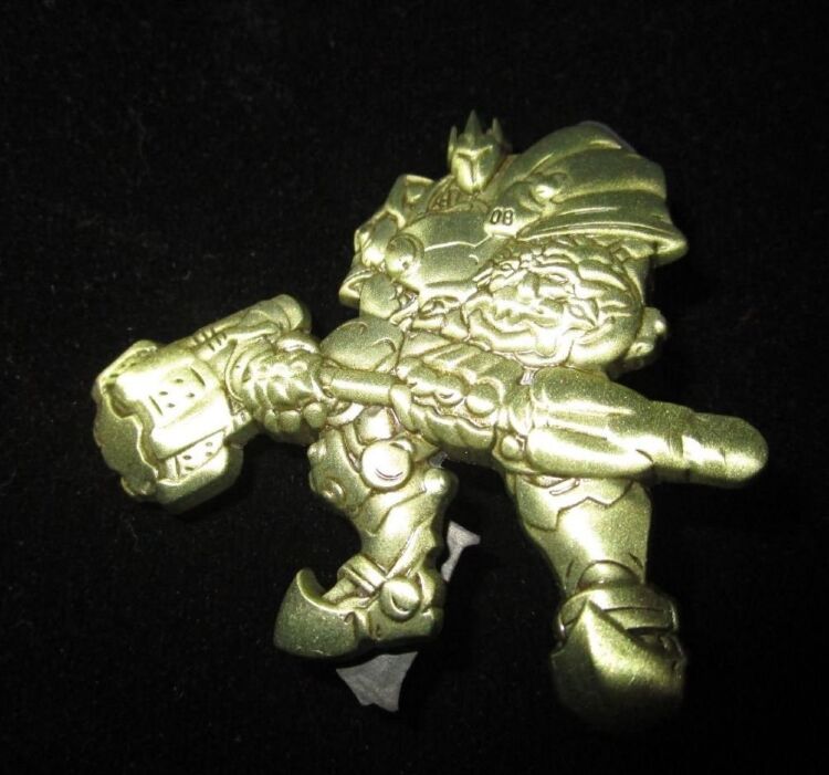 Значок 2016 Blizzcon Exclusive Gold Reinhardt Blizzard Pin