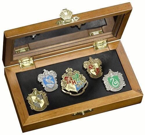 Набор значков Harry Potter: Official Warner Bros Hogwarts House In Wooden Box